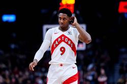 多伦多猛龙考虑交易侧翼球员巴雷特，但受限于市场兴趣不高