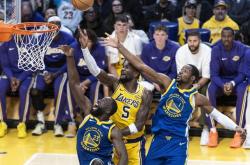 在揭幕战惨败金州勇士后，湖人或考虑拿下篮网32+22怪兽中锋