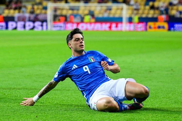 迪马：那不勒斯小将安布罗西诺同意加盟卡利亚里，克雷莫纳在竞争