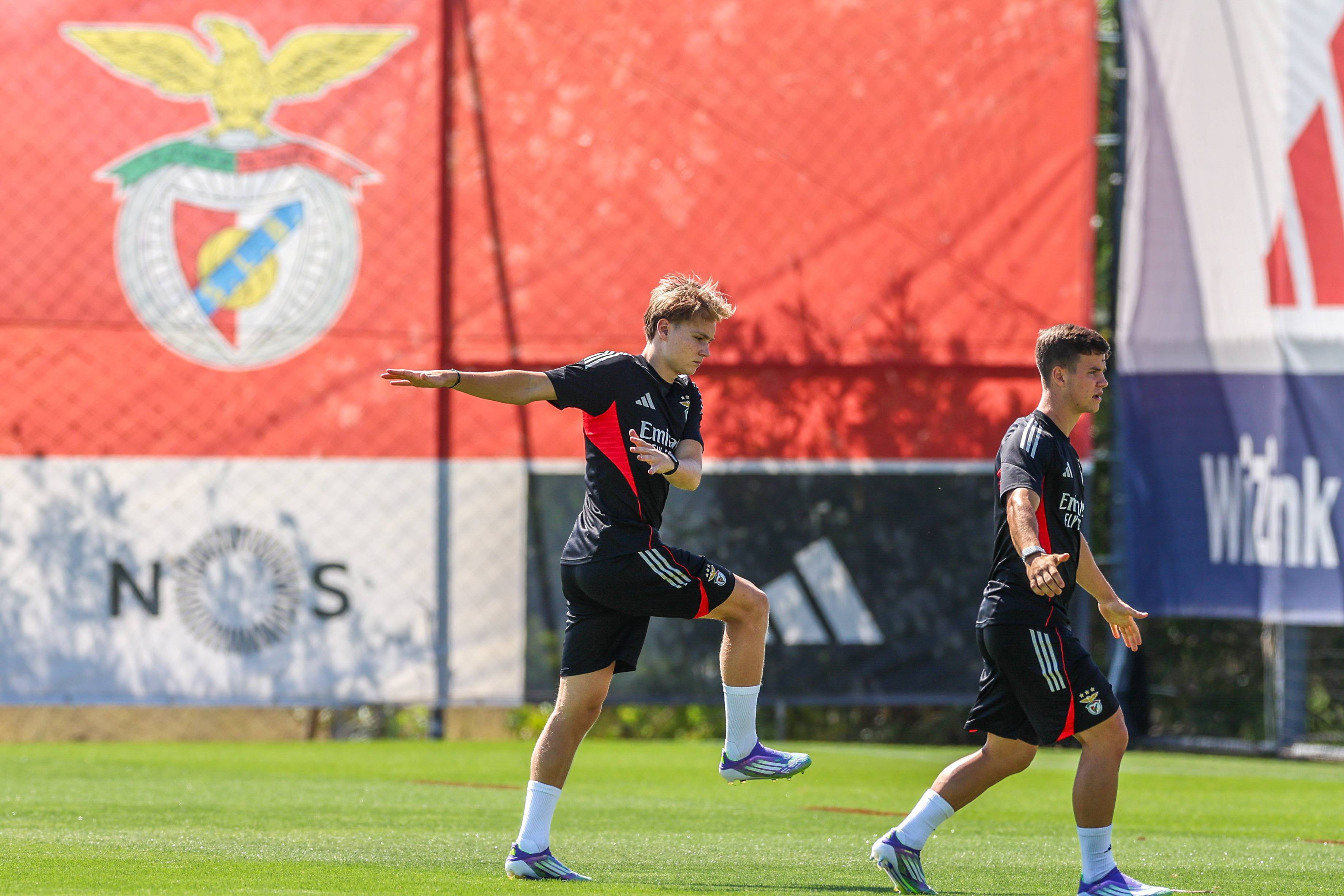 （外代二线）足球——欧冠联赛：本菲卡赛前备战