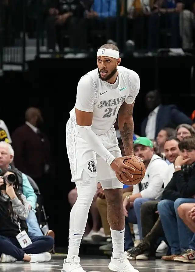 达拉斯独行侠内线核心加福德荣登“铁闸”