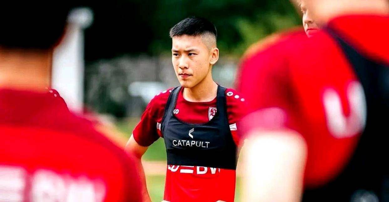 中国球员助阵谢初筠助阵斯图加特U19队2-1法兰克福U19队