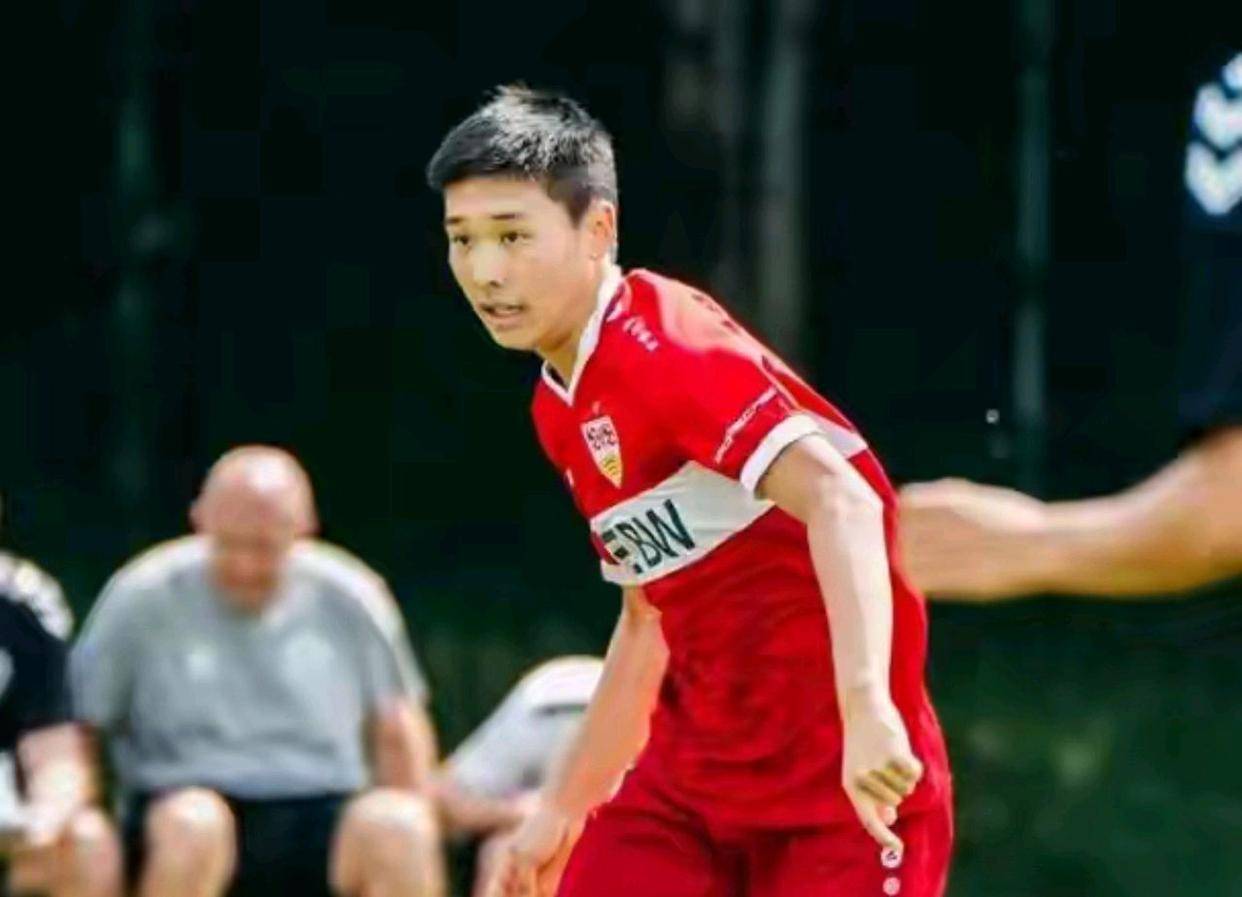 中国球员助阵谢初筠助阵斯图加特U19队2-1法兰克福U19队