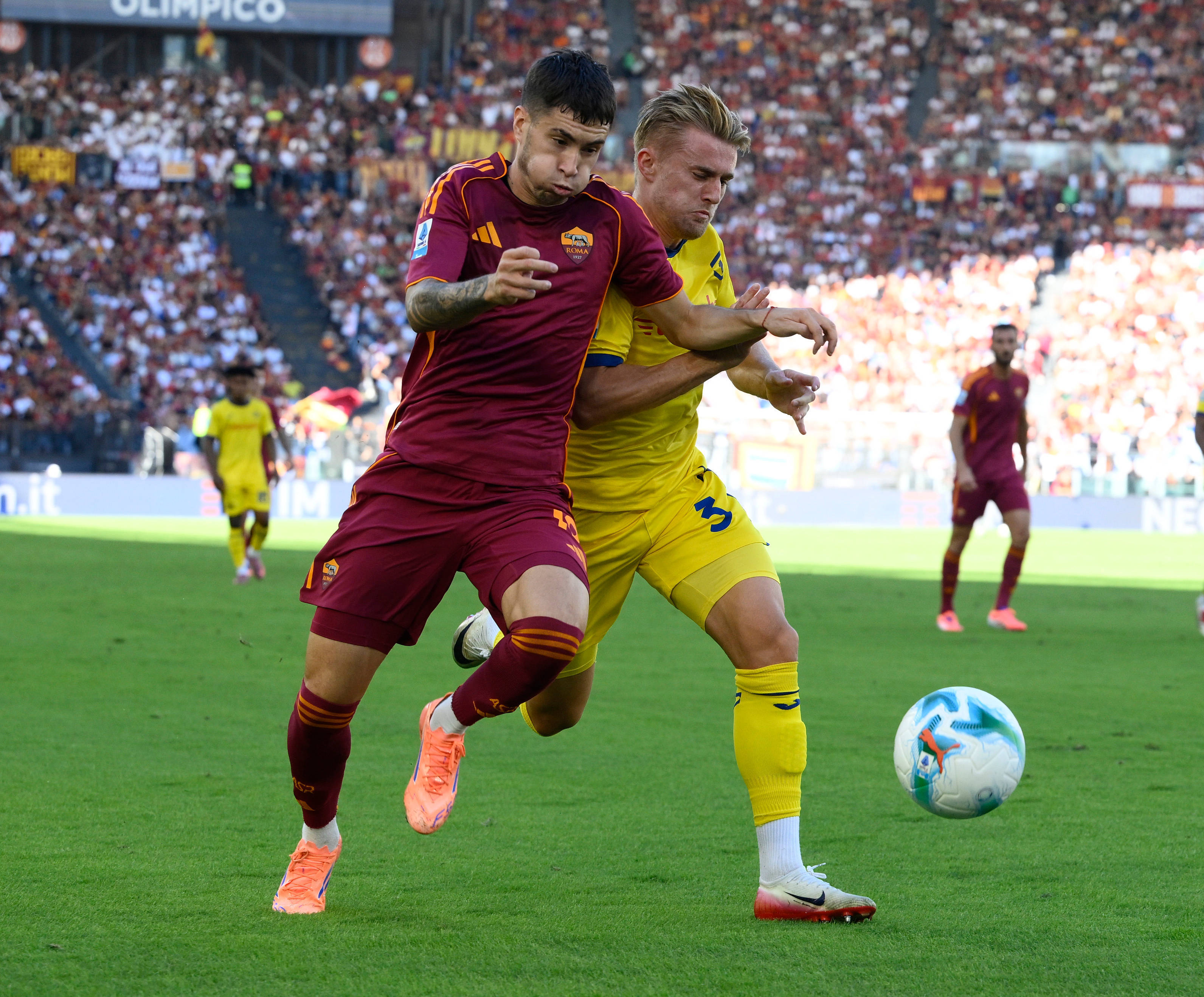 （体育）足球——意甲：罗马胜维罗纳