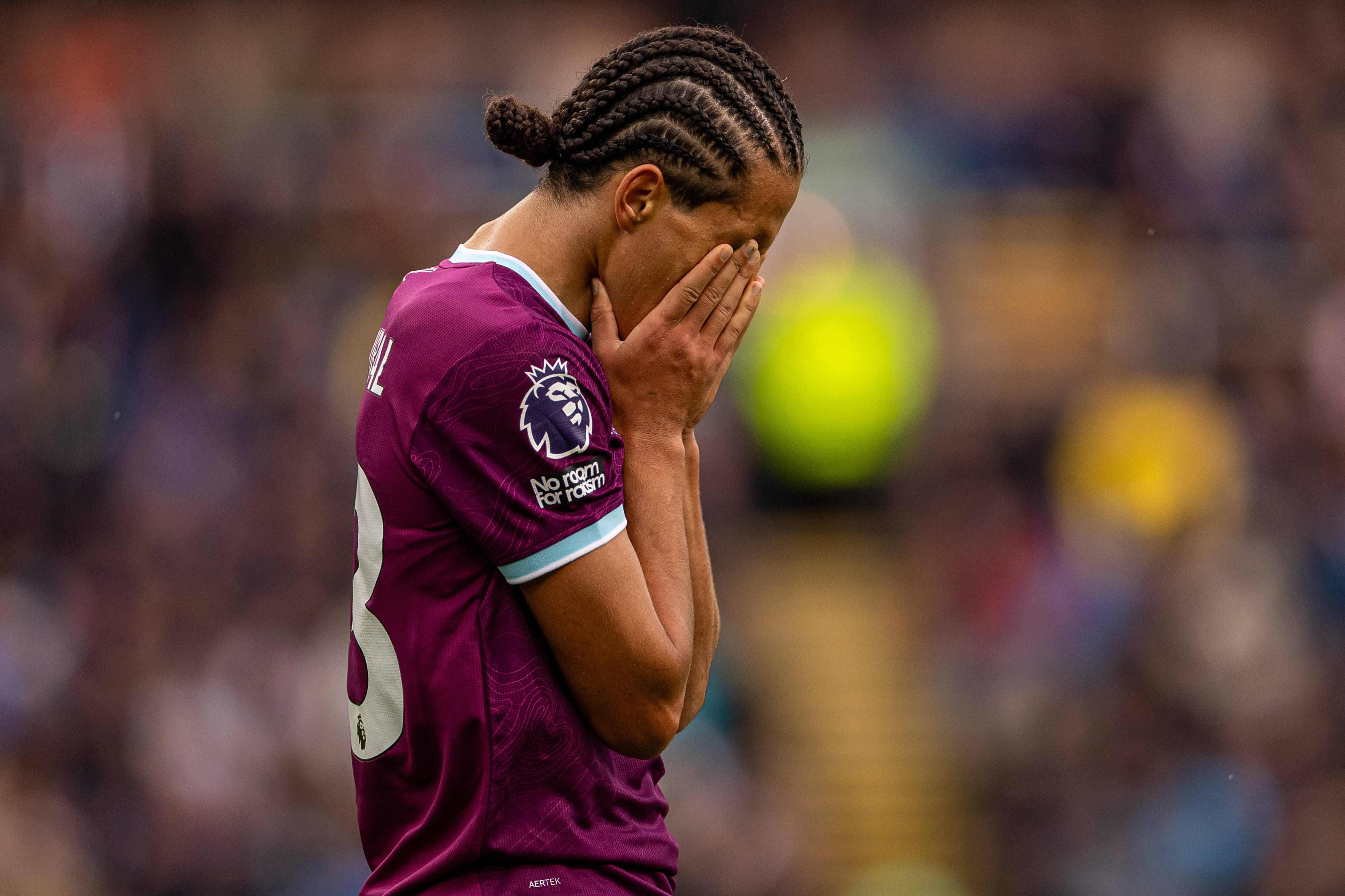 （体育）足球——英超：利物浦胜伯恩利