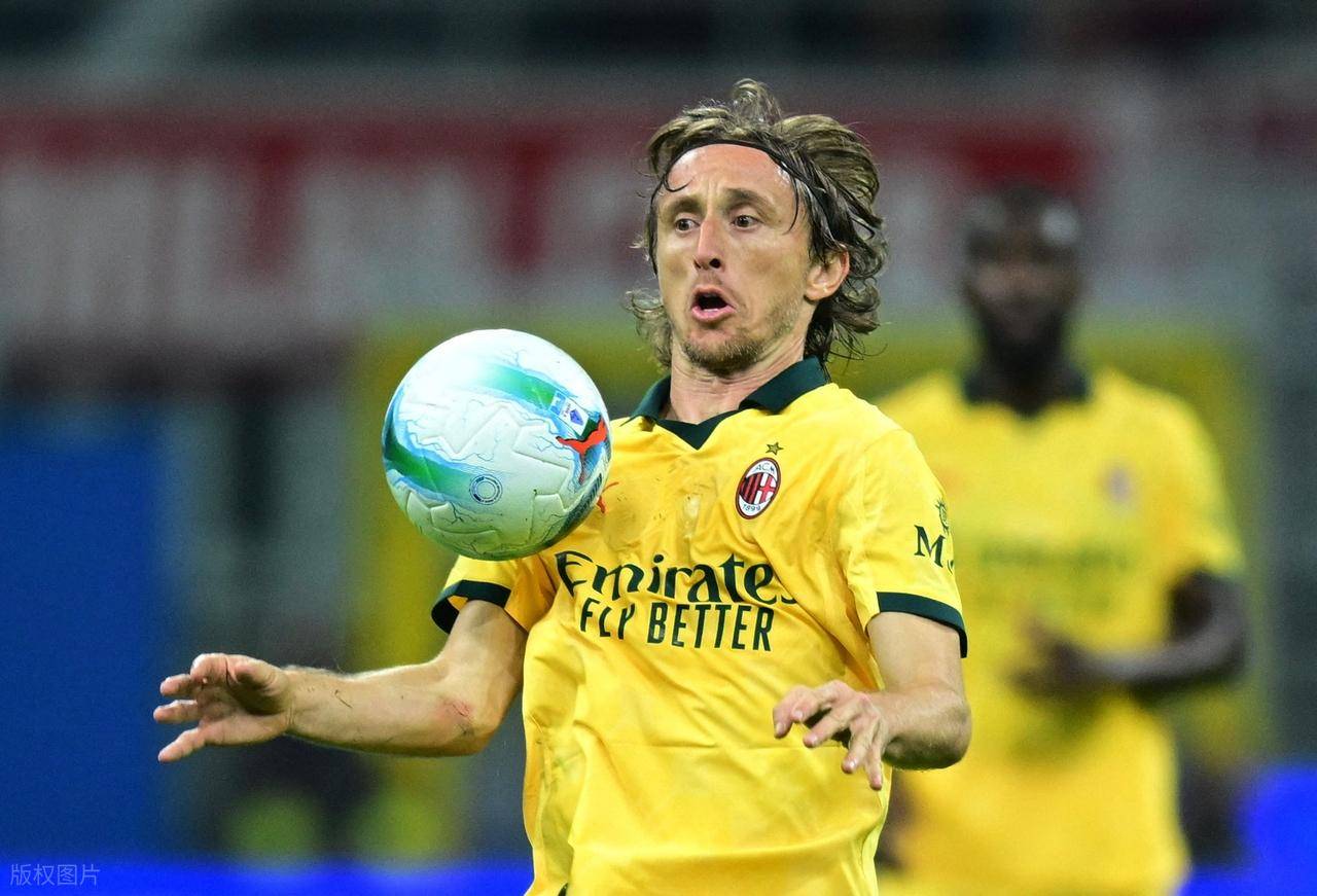 AC米兰2-1佛罗伦萨,赛后评分:不是莫德里奇第1,AC米兰10号第一